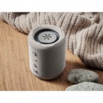 Pequeño altavoz inalámbrico de tejido RPET de 3hs de reproducción color gris vista bodegón principal