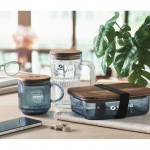 Taza original de cristal estriado con tapa de madera de acacia 300ml color azul transparente vista bodegón principal
