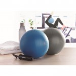 Balón de pilates o yoga inflable color azul vista bodegón principal