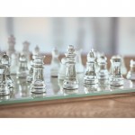 Juego de ajedrez de cristal color transparente vista bodegón
