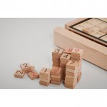 Juego sudoku en madera color madera vista detalle 3