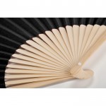Abanico de bambú con papel a color color negro vista detalle 3