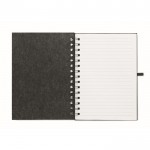 Libreta con tapa de fieltro y portabolígrafo A5 hojas a rayas color gris oscuro cuarta vista