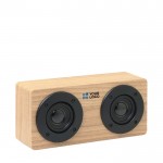 Elegante altavoz de madera publicitario vista principal