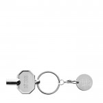 Llavero de zinc reciclado con llave de radiador y moneda de carro color plateado vista de impresión