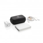 Set de carga de 3 piezas de plástico reciclado con powerbank 5.000 mAh color negro vista con logo