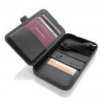 Estuche de viaje con materiales reciclados con carga 3 en 1 color negro