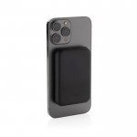 Powerbank inalámbrico magnético plástico reciclado 5.000 mAh color negro sexta vista