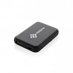 Powerbank inalámbrico magnético plástico reciclado 5.000 mAh color negro vista con logo