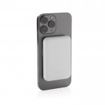 Powerbank inalámbrico magnético plástico reciclado 5.000 mAh color blanco sexta vista