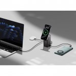 Powerbank de aluminio resistente y pantalla HQ a color 15.000 mAh color gris vista de ambiente 2