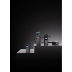 Powerbank de aluminio resistente y pantalla HQ a color 15.000 mAh color gris vista de ambiente 3