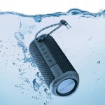 Altavoz resistente al agua color negro cuarta vista