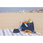 Bolsa térmica XL de RPET con dos asas y correa de hombro 30L color azul marino vista de ambiente