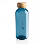 Botella de plástico reciclado tapón de bambú color azul segunda vista con logo