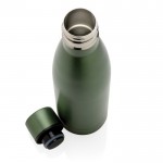 Elegante botella metálica de acero reciclado color verde oscuro cuarta vista
