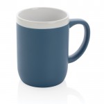 Taza de cerámica con borde blanco color azul