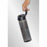 Botella deportiva en RPET con tapa antigoteo y pajita 800 ml color negro vista de ambiente 2