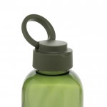 Botella de RPET con agarre y diseño ondulado con asa 750 ml color verde cuarta vista