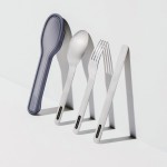 Set elegante de cubiertos de acero inoxidable Black+Blum color plateado vista de ambiente