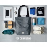 Bolsa térmica impermeable con compartimento dividido Black+Blum 16L color gris vista de ambiente