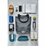 Bolsa térmica impermeable con compartimento dividido Black+Blum 16L color gris