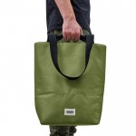 Bolsa térmica impermeable con compartimento dividido Black+Blum 16L color verde bosque sexta vista