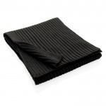 Bufanda fabricada en material sostenible color negro cuarta vista