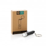 Linterna con llavero de plástico reciclado con 3 modos de luz color negro vista con caja
