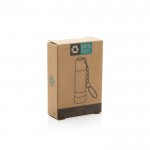 Llavero linterna de aluminio reciclado con LED y 15 lúmenes color verde segunda vista con caja