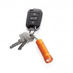 Llavero linterna de aluminio reciclado con LED y 15 lúmenes color naranja quinta vista
