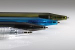 Bolígrafos publicitarios transparentes RPET color azul vista de ambiente