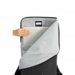 Mochila multiusos con tejido resistente al gua y solapa PC 16” color negro vista 15