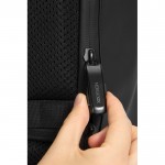 Mochila multiusos con tejido resistente al gua y solapa PC 16” color negro