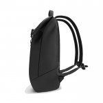 Mochila multiusos con tejido resistente al gua y solapa PC 16” color negro quinta vista