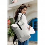 Mochila multiusos con tejido resistente al gua y solapa PC 16” color blanco roto