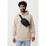 Bolsa bandolera mutliusos de RPET con correa y capacidad de 1L color negro