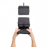 Mochila plegable de RPET ligera y con compartimento frontal color negro sexta vista