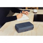 Estuche para dispositivos tecnológicos con cremallera Bellroy color negro vista de ambiente