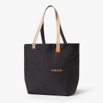 Bolsa tote con bolsillos interiores y capacidad de 15L Bellroy color negro vista con logo
