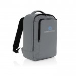 Mochila de RPET para viajar con capacidad para 19L y asa superior color gris vista con logo