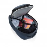 Mochila de RPET para viajar con capacidad para 19L y asa superior color azul marino quinta vista