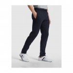 Pantalón de algodón y poliéster regular fit unisex 280 g/m2 Roly color negro imagen de estilo de vida 2