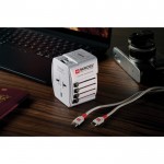 Adaptador de viaje mundial con 2 puertos y cable incluido Skross color blanco