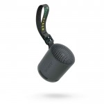 Altavoz Sony SRS-XB100 compacto y potente con larga automomia color negro vista rotada