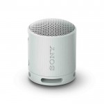 Altavoz Sony SRS-XB100 compacto y potente con larga automomia color gris vista ángulo frontal derecho