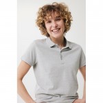 Polo piqué de algodón reciclado de mujer casual fit 220 g/m2 Iqoniq color gris claro