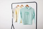 Sudadera infantil de algodón recicladocon capucha 280 g/m2 Iqoniq color gris claro segunda vista con logo