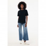 Camiseta de algodón reciclado unisex modern fit 220 g/m2 IQONIQ Nikko color negro vista con modelo