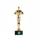 Trofeo de estatuilla dorada ideal para distinguir a alguien vista principal